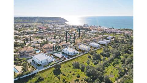 MORADIA T3 COM PISCINA PRIVADA COM VISTA MAR...