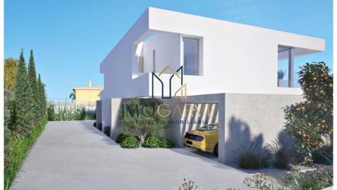 MORADIA T3 COM PISCINA PRIVADA E VISTA MAR...