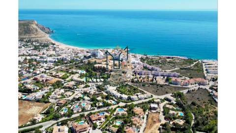 MORADIA T3 COM PISCINA PRIVADA E VISTA MAR...