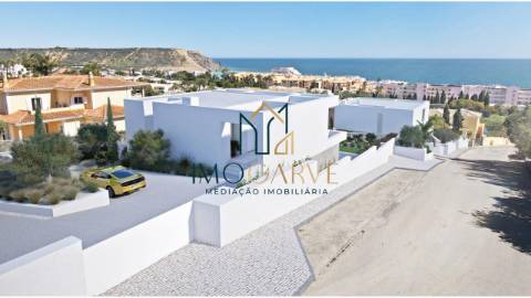 MORADIA T3 COM PISCINA PRIVADA E VISTA MAR...