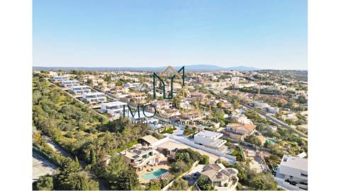 MORADIA T3 COM PISCINA PRIVADA E VISTA MAR...