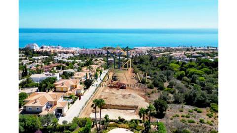 MORADIA T3 COM PISCINA PRIVADA COM VISTA MAR...