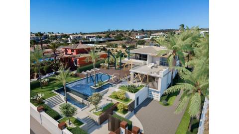 MORADIA T5 COM PISCINA E VISTA MAR
 
 Moradia...