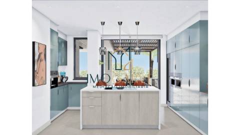 MORADIA T5 COM PISCINA E VISTA MAR
 
 Moradia...