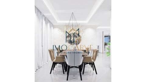 MORADIA T5 COM PISCINA E VISTA MAR
 
 Moradia...