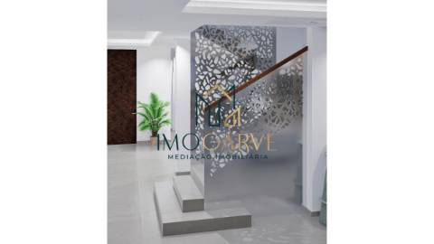 MORADIA T5 COM PISCINA E VISTA MAR
 
 Moradia...