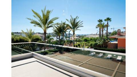 MORADIA T5 COM PISCINA E VISTA MAR
 
 Moradia...