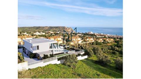 MORADIA T3 COM PISCINA E VISTA MAR
 
 Moradia T3,...