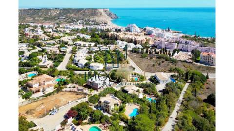 MORADIA T3 COM PISCINA E VISTA MAR
 
 Moradia T3,...