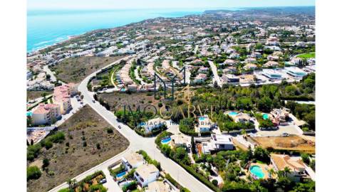 MORADIA T3 COM PISCINA E VISTA MAR
 
 Moradia T3,...