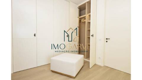 APARTAMENTO T2 COM VISTA MAR 
 Localização...