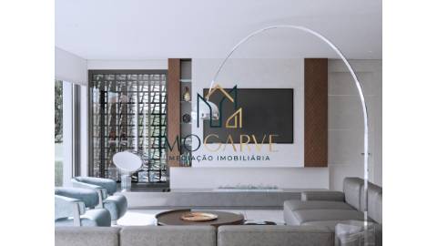 MORADIA T4 COM PISCINA IMPLANTADA NUM LOTE DE 10...