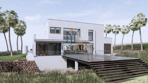 MORADIA T4 COM PISCINA IMPLANTADA NUM LOTE DE 10...