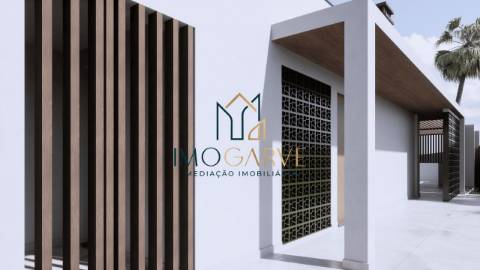 MORADIA T4 COM PISCINA IMPLANTADA NUM LOTE DE 10...