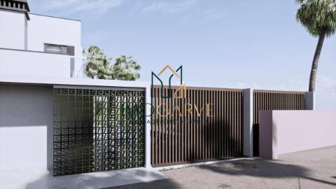 MORADIA T4 COM PISCINA IMPLANTADA NUM LOTE DE 10...