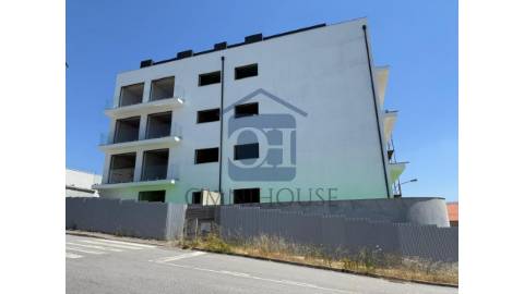 🏡 T2 Novo | Amarante | Excelentes Acabamentos...