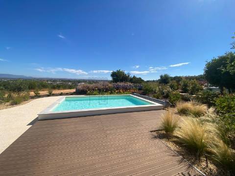 Moradia T3 com Piscina – Pestana Valley