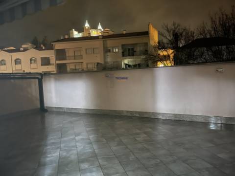  Apartamento T3+1 com Vista para o Castelo de Porto de Mós