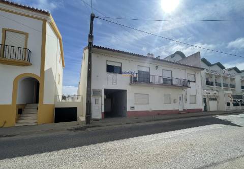 Moradia Bi-Familiar - Peniche.