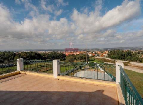Moradia Geminada T4 em Coto, Caldas da Rainha