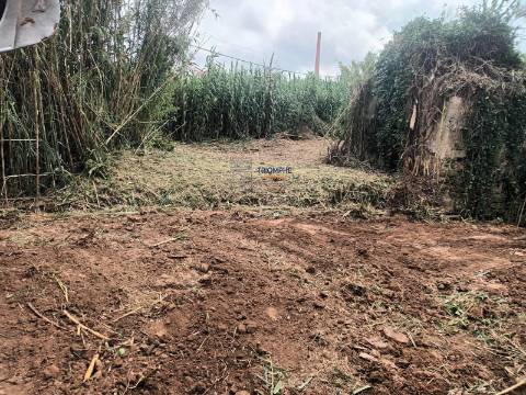 Terreno de 3463m2 com Ruina uma antiga Azenha em   Alfeizerão