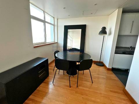 T2 Duplex - Vista Panorâmica, Estacionamento Duplo e Portaria 24h