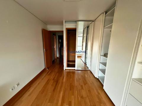 T2 Duplex - Vista Panorâmica, Estacionamento Duplo e Portaria 24h