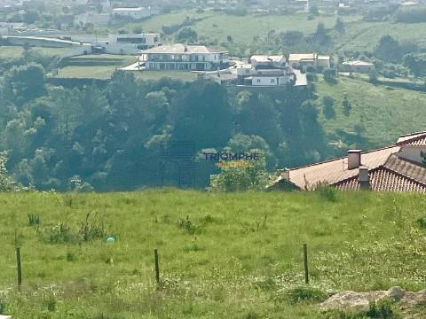 Terreno com Projeto Aprovado para 8 Moradias Geminadas T3 – Batalha