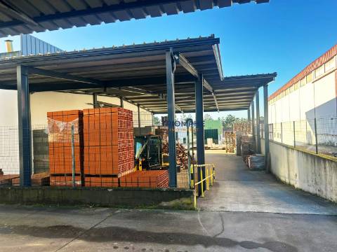 Armazém com Cais de Carga em Alcobaça
