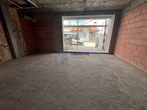 Moradia T5+2 com Piscina e Vista Rio em Santa Iria de Azoia