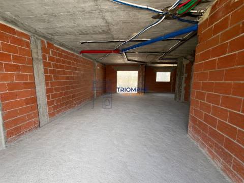 Moradia T5+2 com Piscina e Vista Rio em Santa Iria de Azoia