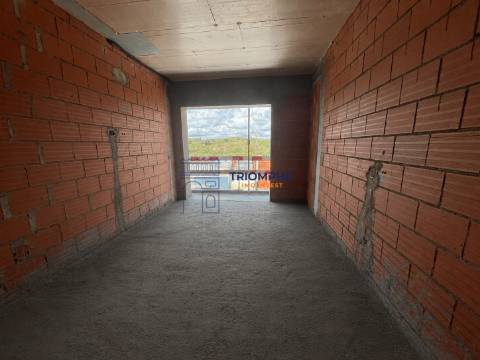Moradia T5+2 com Piscina e Vista Rio em Santa Iria de Azoia