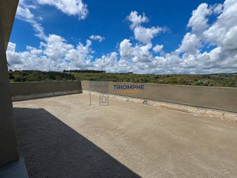 Moradia T5+2 com Piscina e Vista Rio em Santa Iria de Azoia