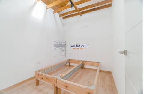 T2 Renovado com Charme Histórico em Dona Estefânia | Investimento com Rendimento