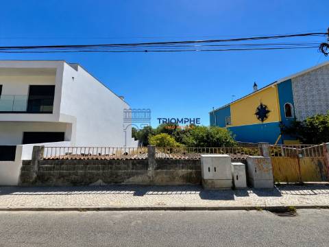 Terreno urbano para Construção de Moradia Geminada | Santa Iria de Azoia