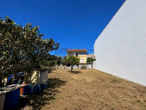 Terreno urbano para Construção de Moradia Geminada | Santa Iria de Azoia