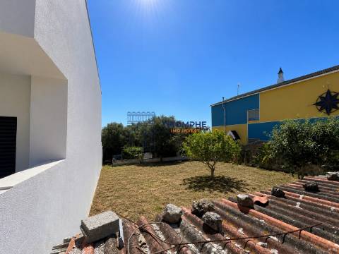 Terreno urbano para Construção de Moradia Geminada | Santa Iria de Azoia