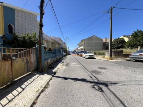 Terreno urbano para Construção de Moradia Geminada | Santa Iria de Azoia