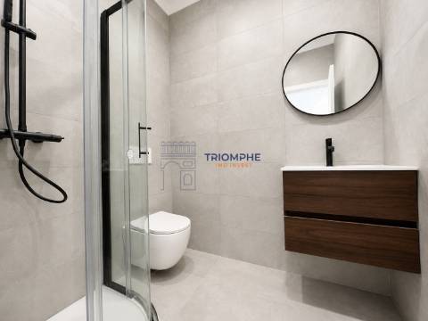 Apartamento T3 totalmente remodelado com duas varandas
