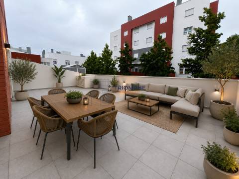 Apartamento T2 a estrear com Terraço de 59 m² e box dupla | Urbanização Casas do Lago