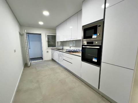 Apartamento T2 a estrear com Terraço de 59 m² e box dupla | Urbanização Casas do Lago