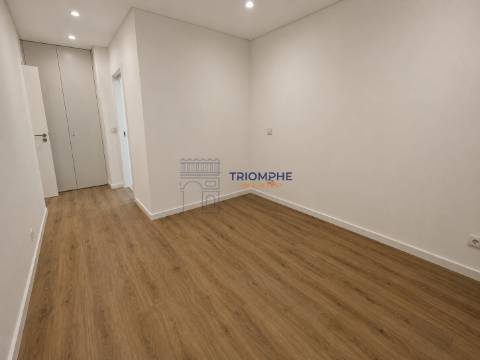 Apartamento T2 a estrear com Terraço de 59 m² e box dupla | Urbanização Casas do Lago