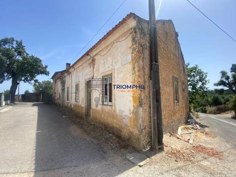 Moradia para Recuperar +Terreno + Construção - Rio Maior