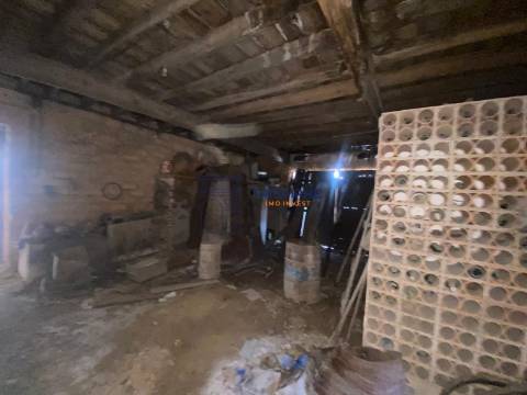 Moradia para Recuperar +Terreno + Construção - Rio Maior