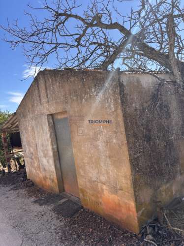 Terreno misto com ruina e armazens em Silves