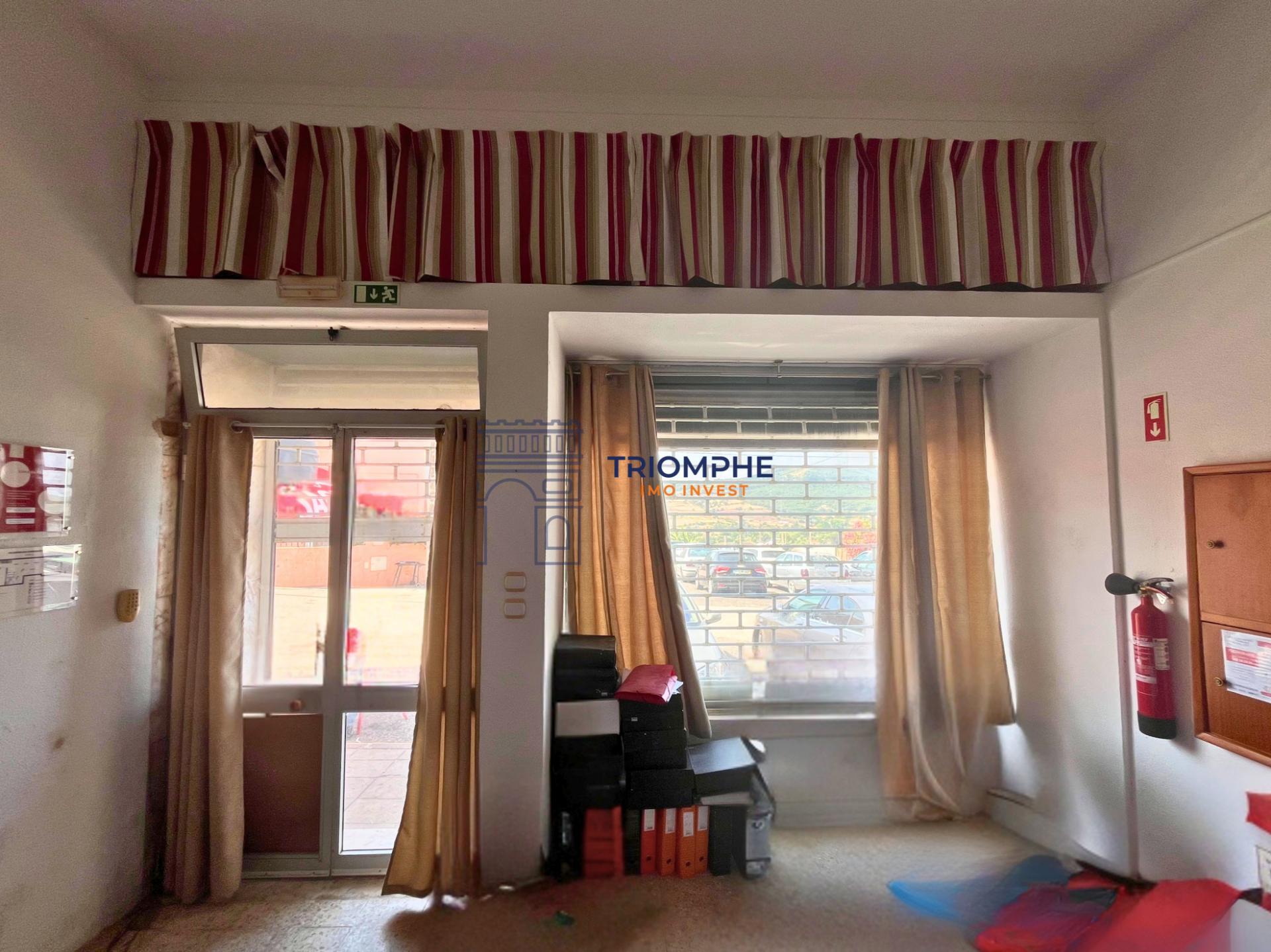 Espaço Comercial de 60 m² - Moninhos, Loures