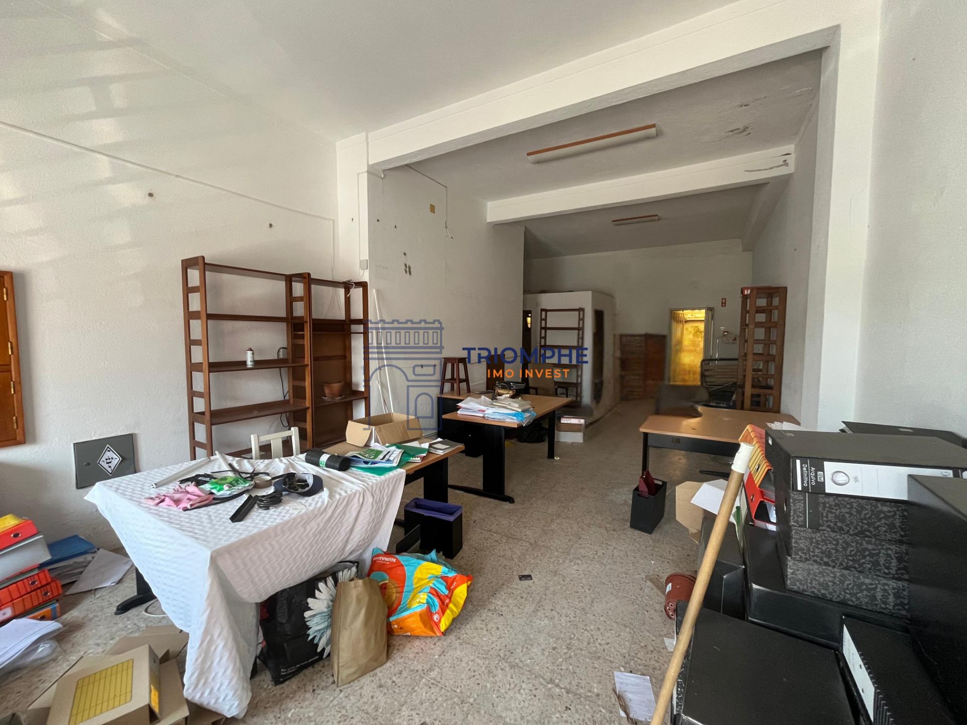 Espaço Comercial de 60 m² - Moninhos, Loures