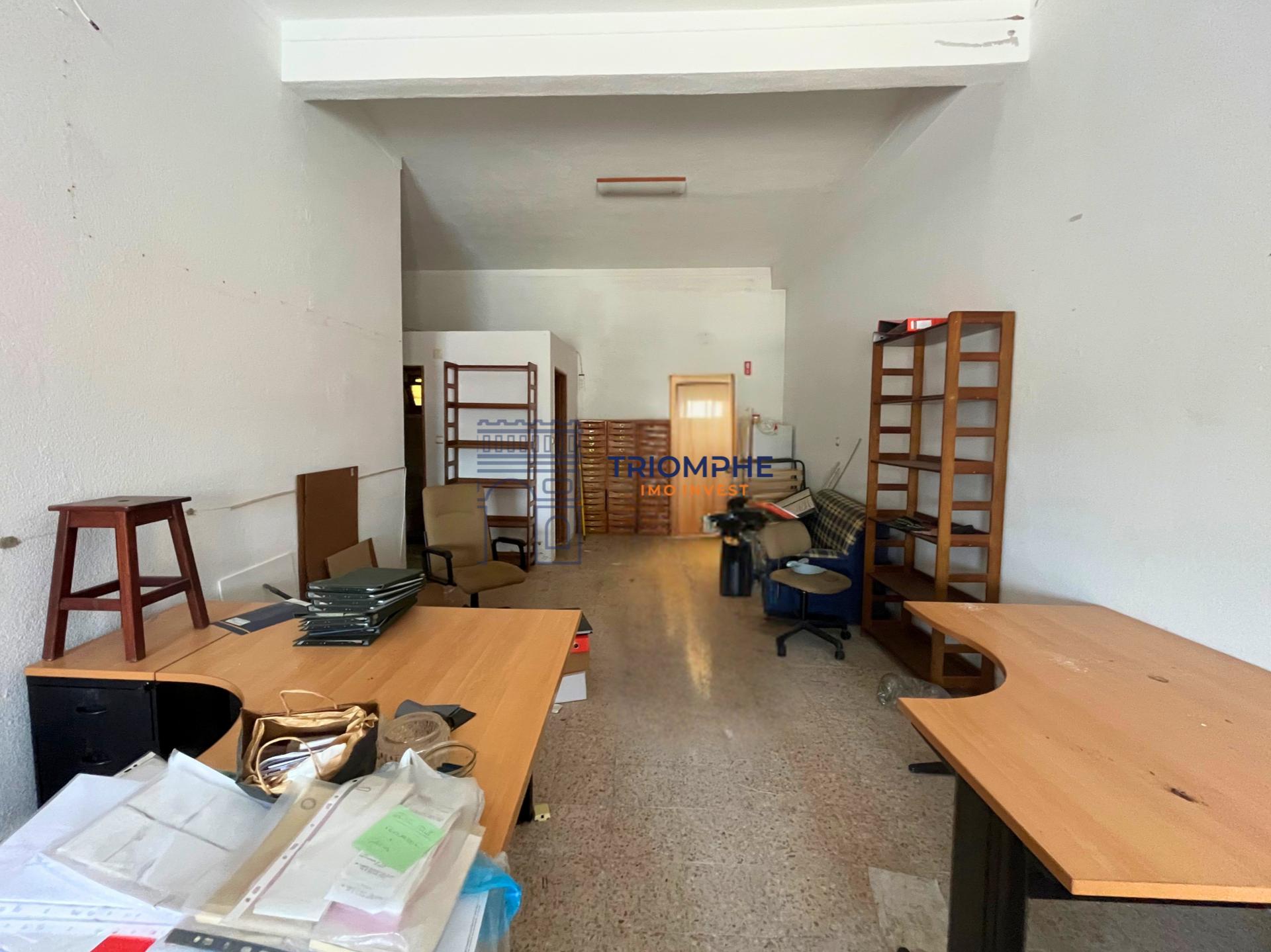 Espaço Comercial de 60 m² - Moninhos, Loures