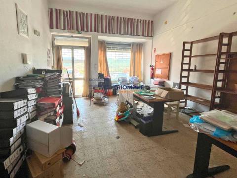 Espaço Comercial de 60 m² - Moninhos, Loures