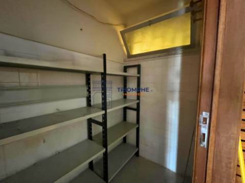 Espaço Comercial de 60 m² - Moninhos, Loures